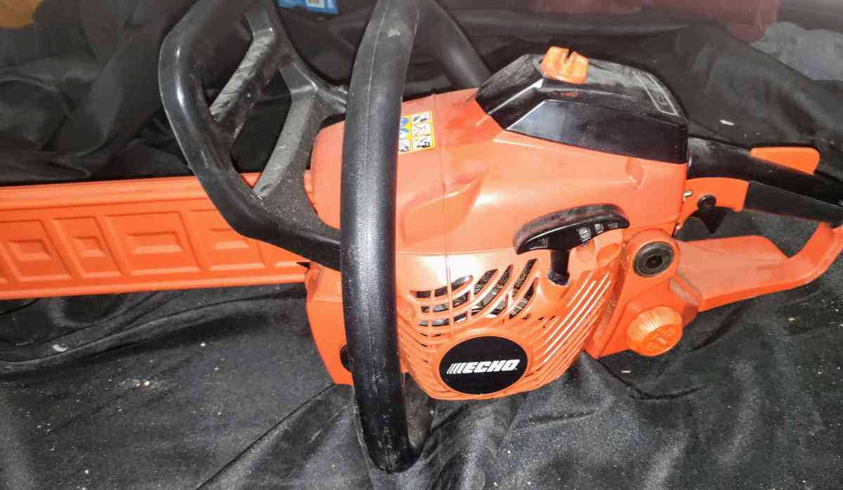 Echo CS 400 chainsaw