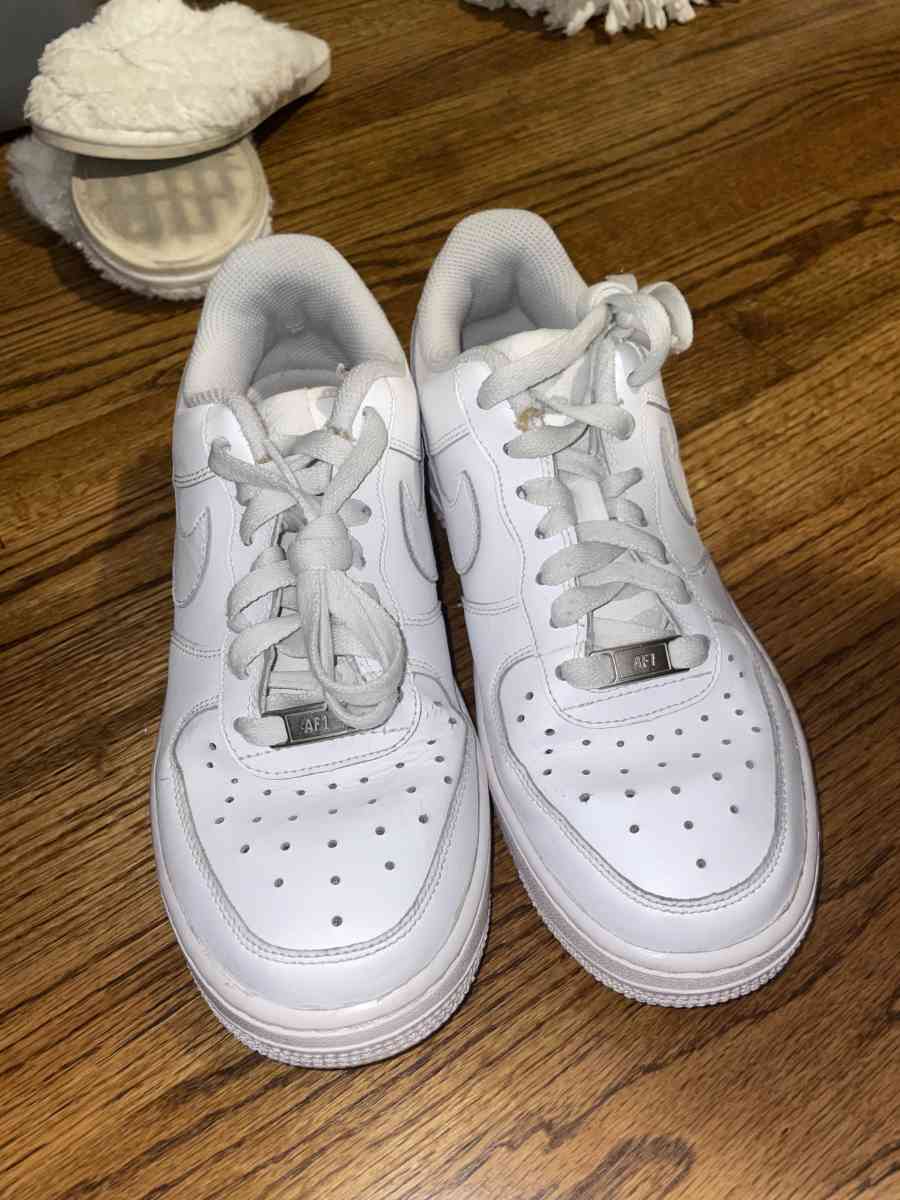 Selling Girl shirts some pants size SMed 2 Nike shoes size