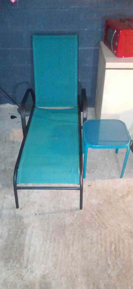 foldable layback outdoor lawn chair and matching table