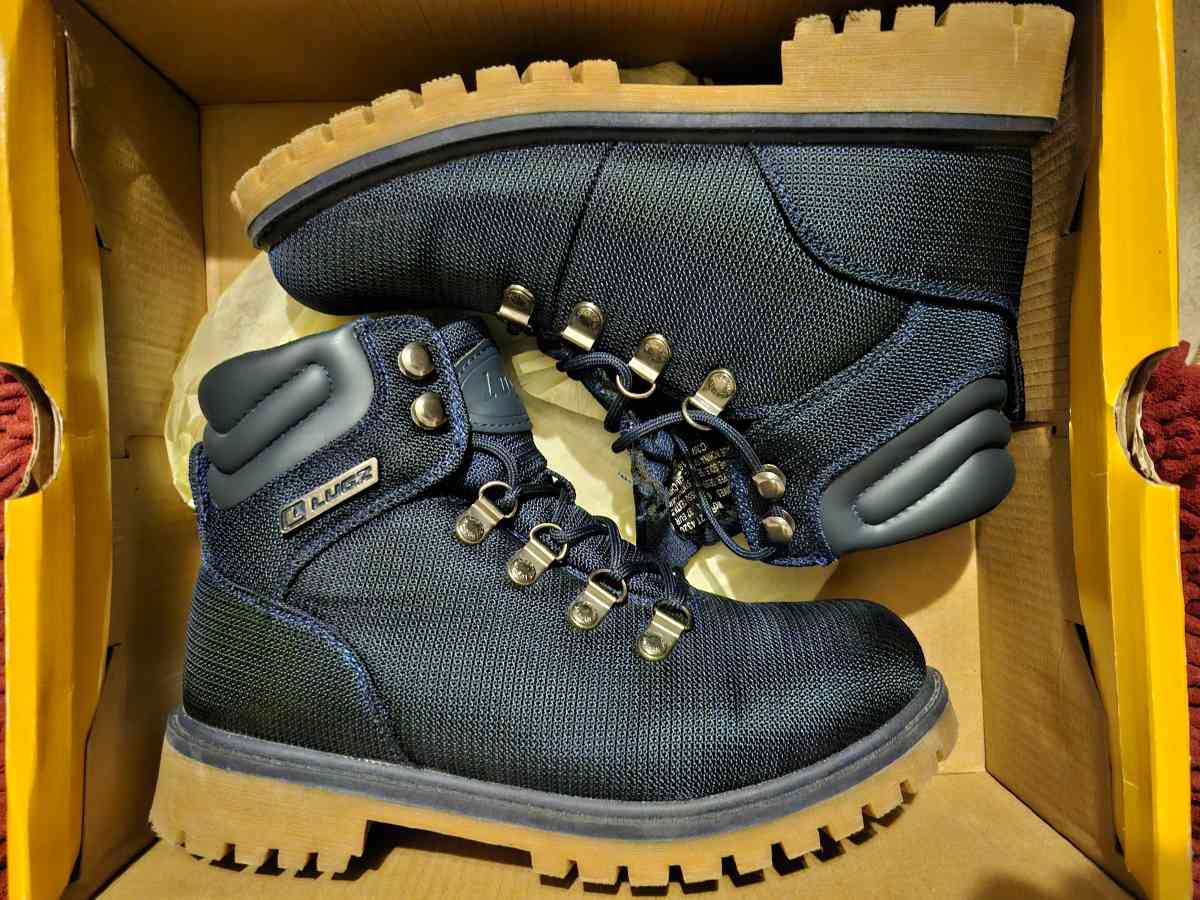 NWOT Lugz womens navy blue boots