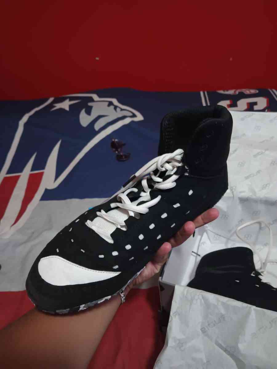 Rudis black and white sf tbilisi