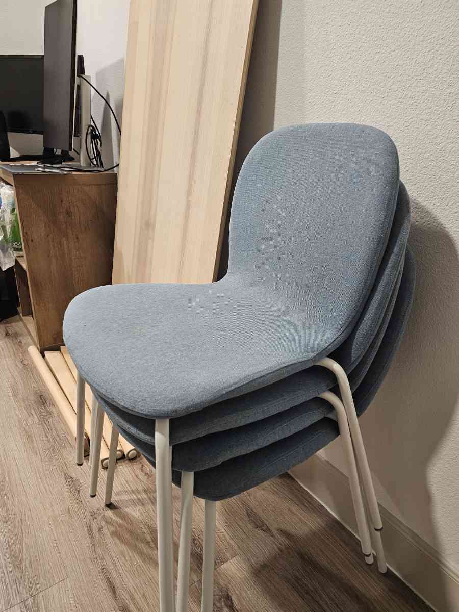 Dining Room Table and Chairs