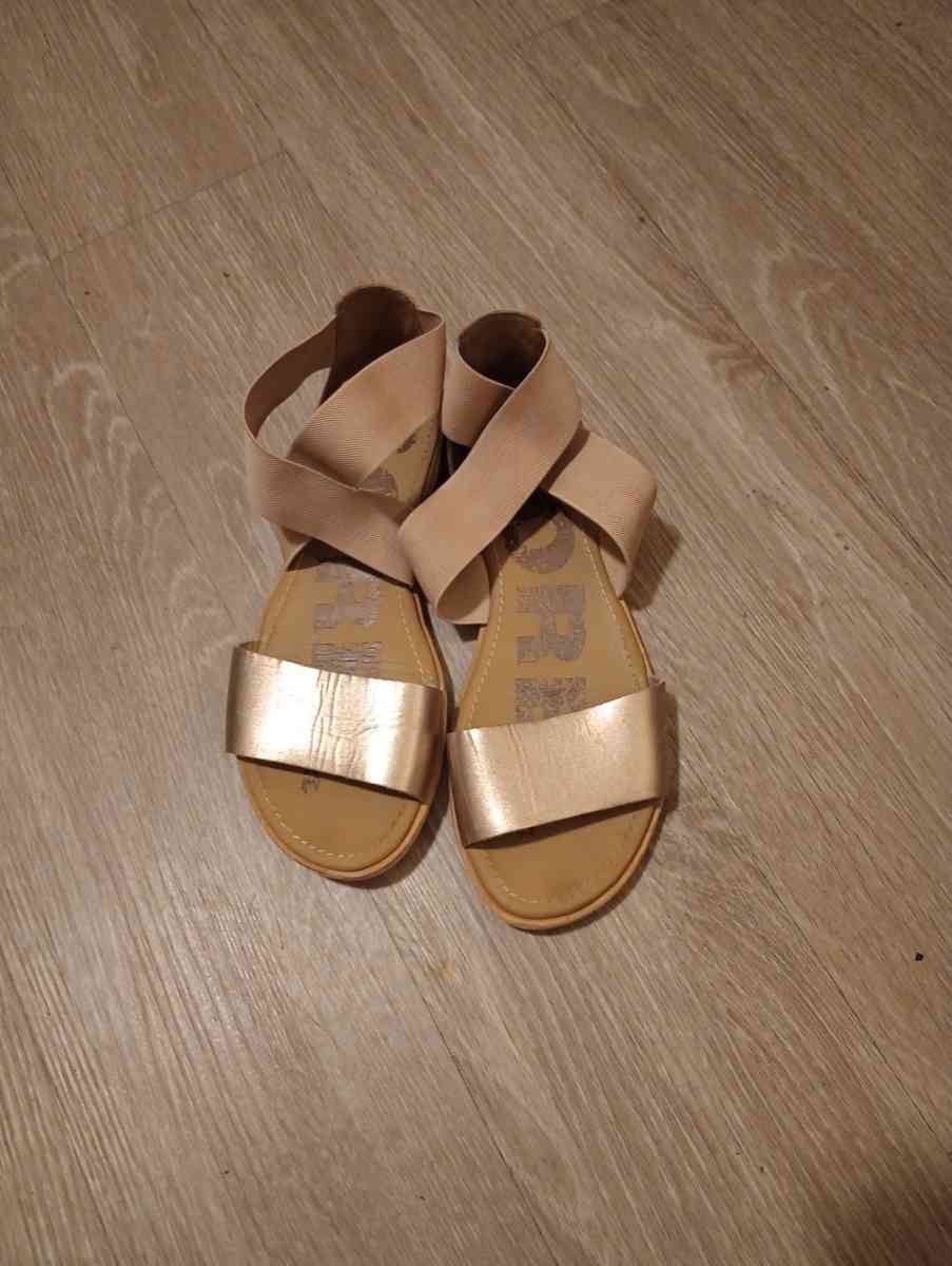 womans size 8 Sorel sandals