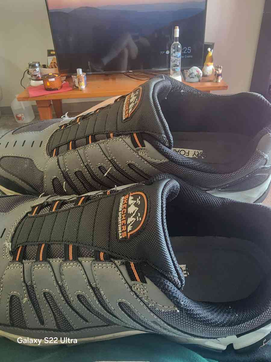 mens Sketchers outdoor sportswear tennis shoes