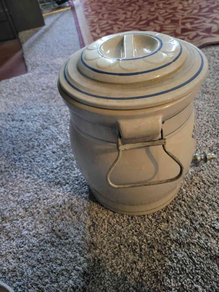 red wing 2 gallon water cooler with lid and spigot prestine