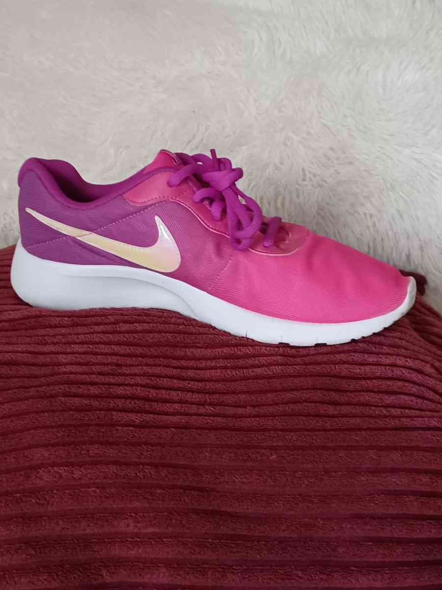 NIKE TANJUN