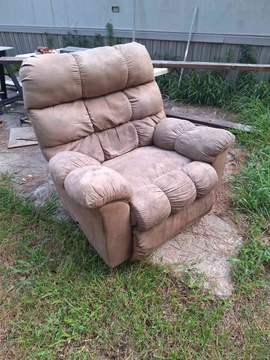 FREE LARGE RECLINER MUST PICK UP