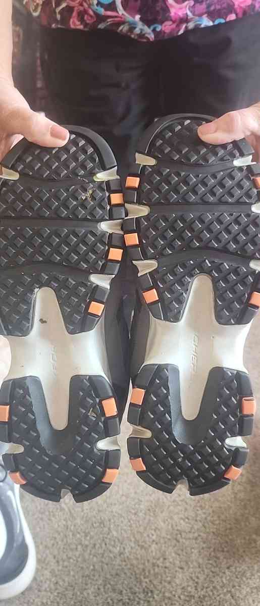 mens Sketchers outdoor sportswear tennis shoes