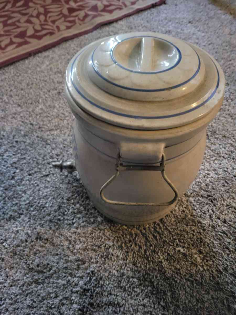 red wing 2 gallon water cooler with lid and spigot prestine