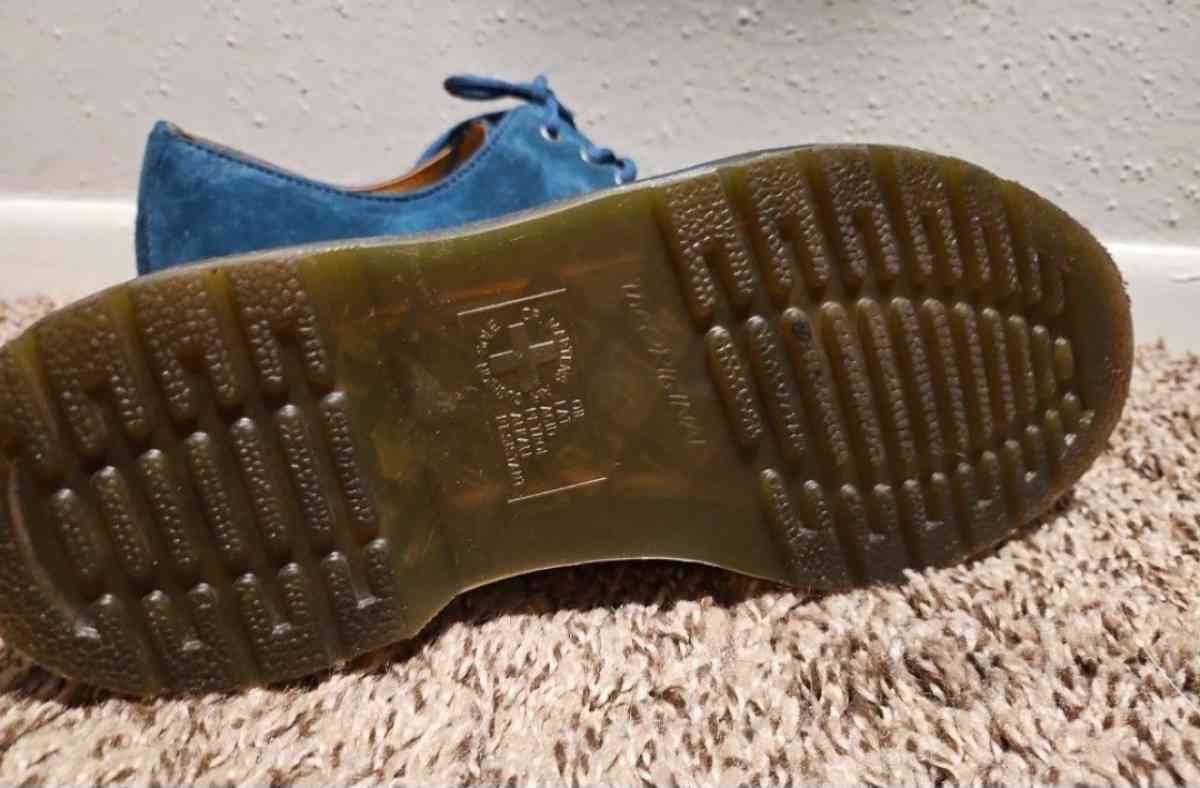 DOC MARTENS BLUE SUEDE