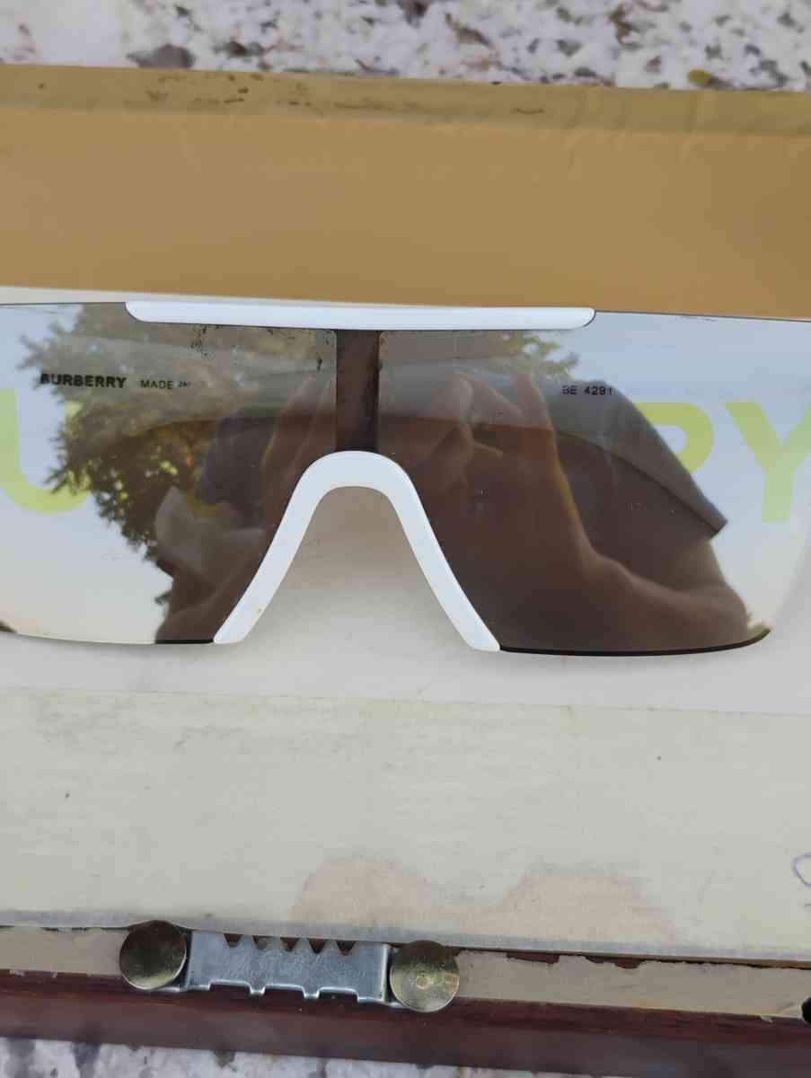 Burberry Sunglasses model 4291