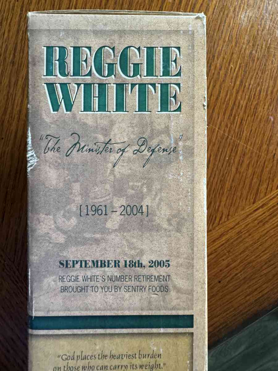 REGGIE WHITE STATUE