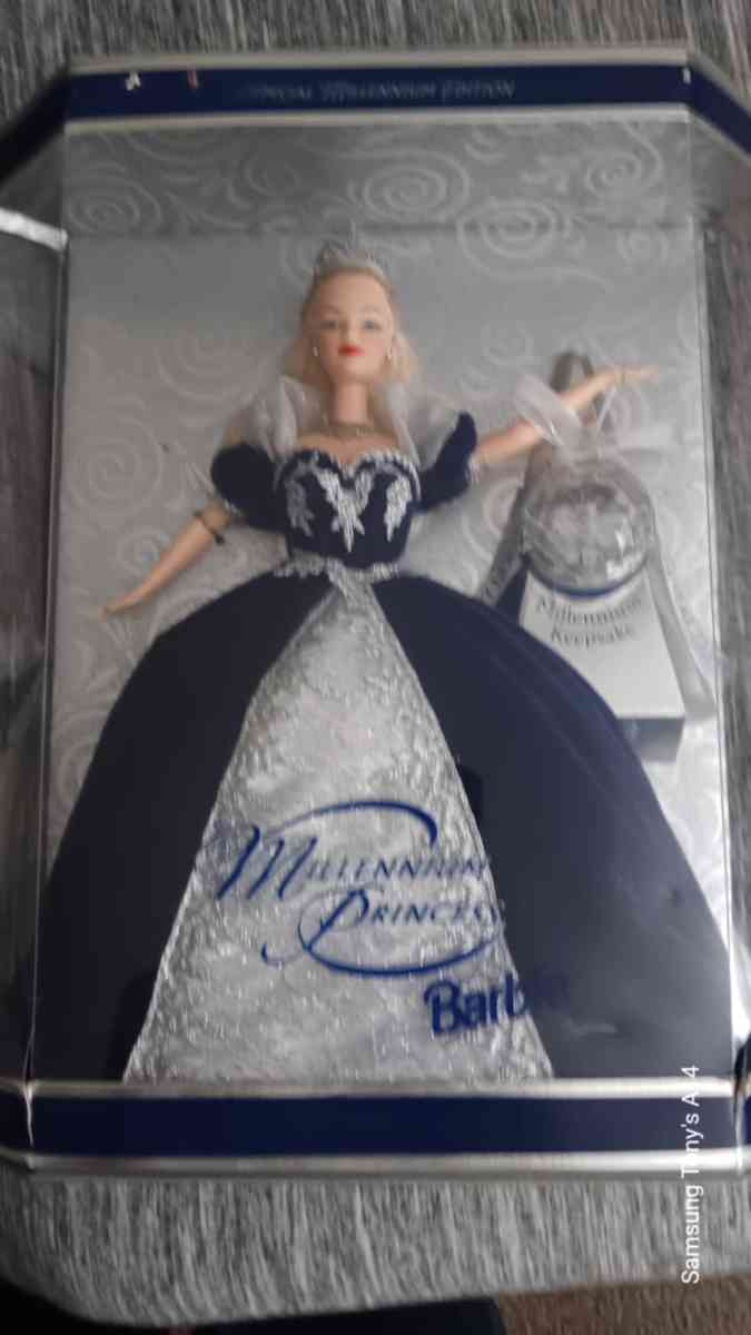 Happy holidays Vintage BARBIE SET have 43 more