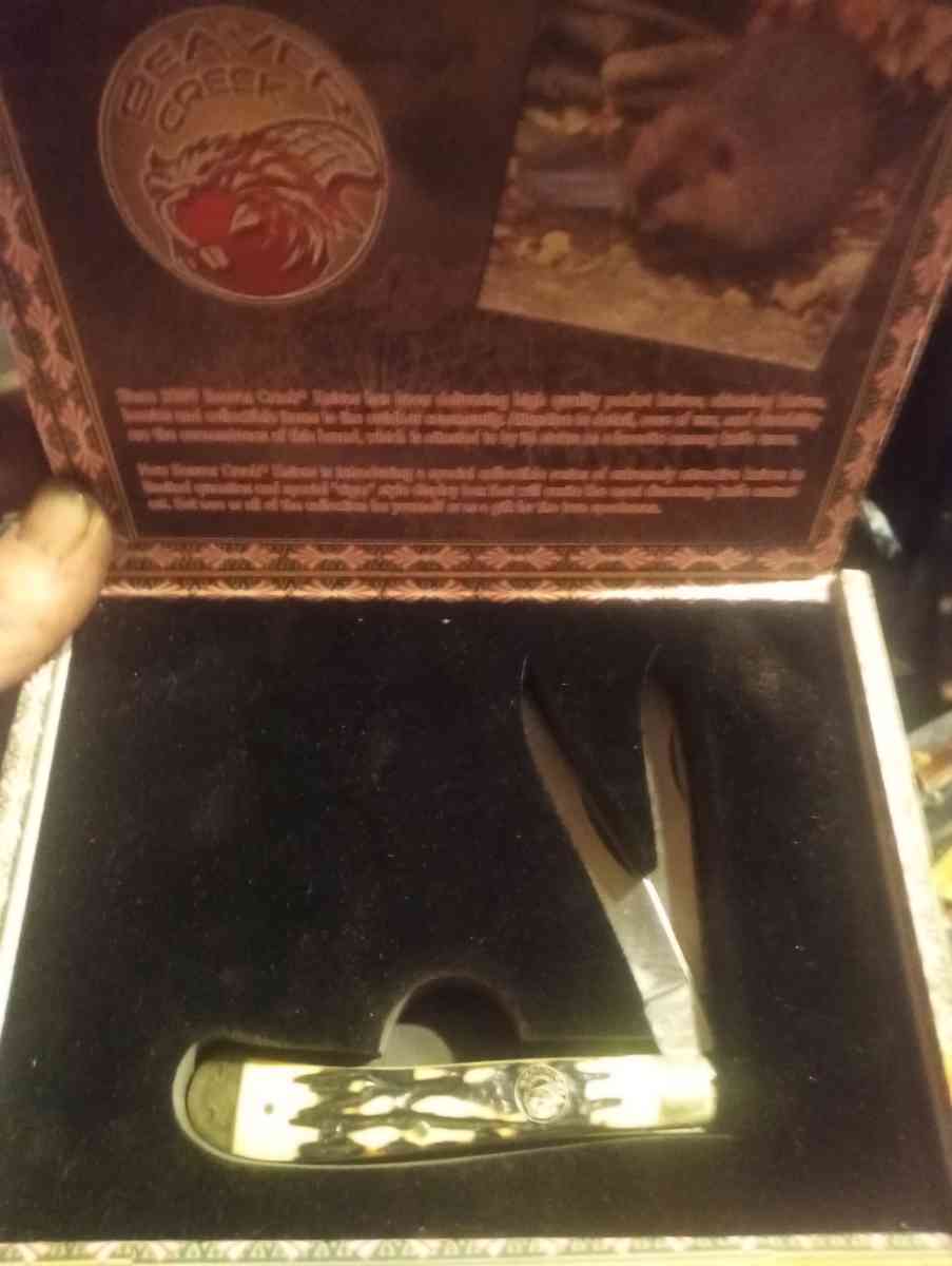 lots of knives old new most worth money