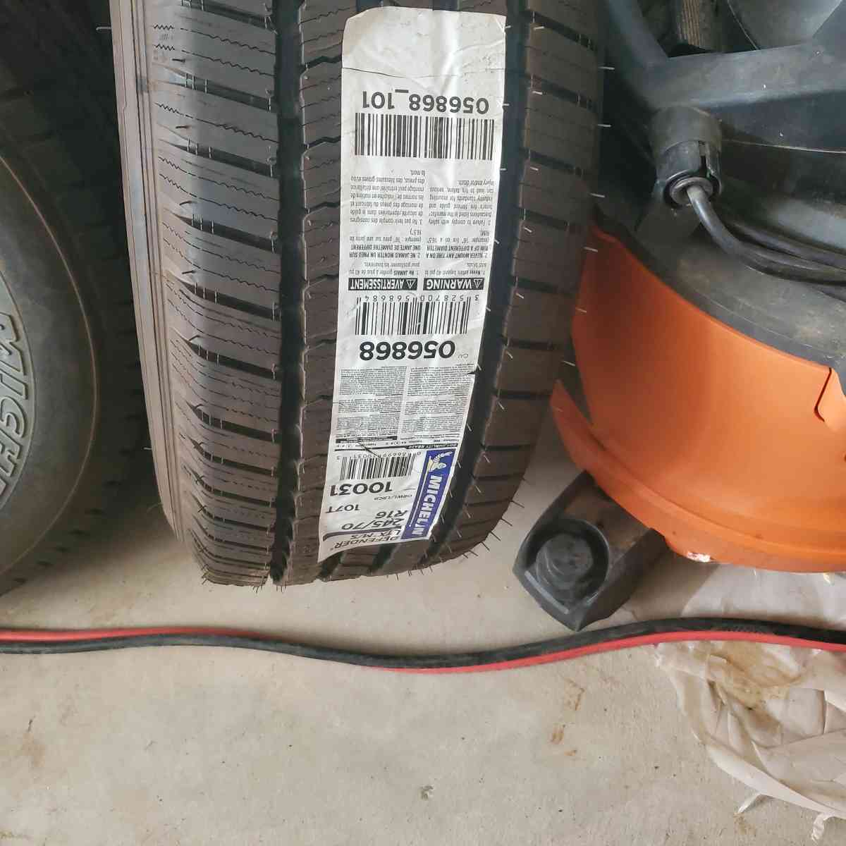 Michelin Defender LTX MS 24570R16