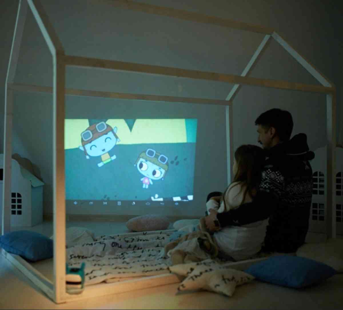 Portable projector 4k