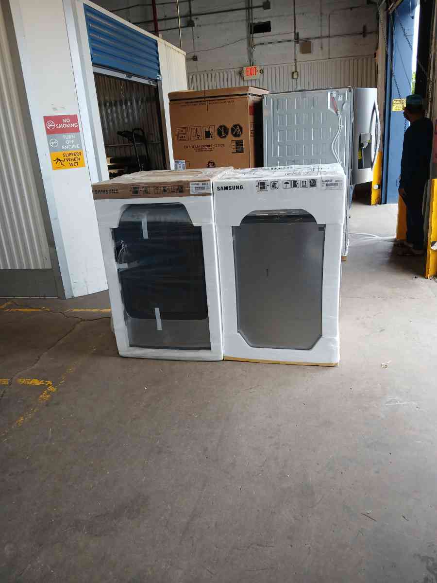 Brand New Samsung washer and gas dryer set
