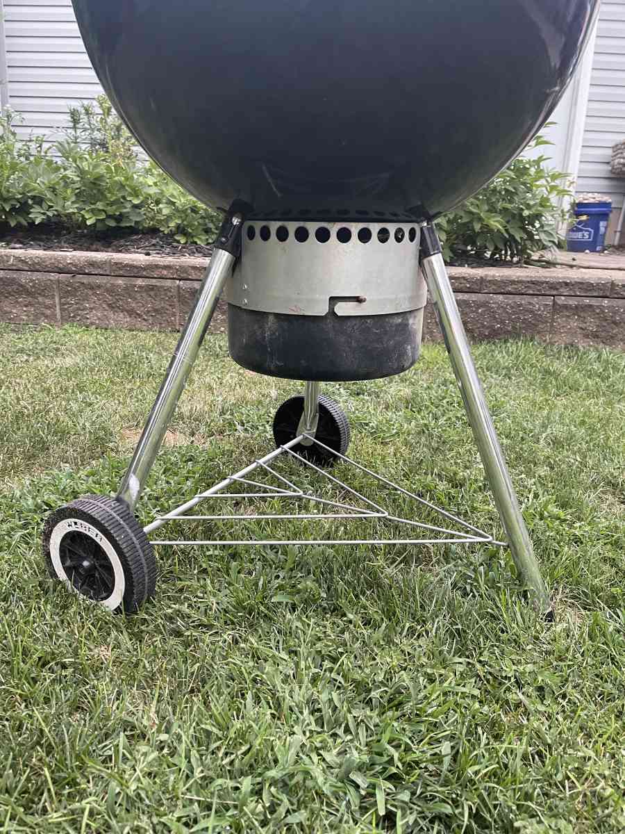 Weber 22 inch charcoal grill