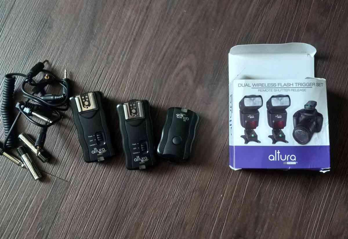 Dual Wireless Flash Trigger Set