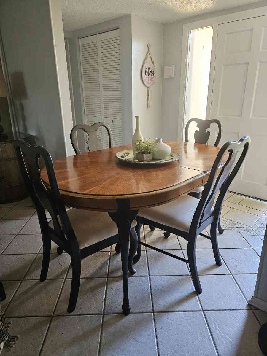 Dining Table and 4 Chairs