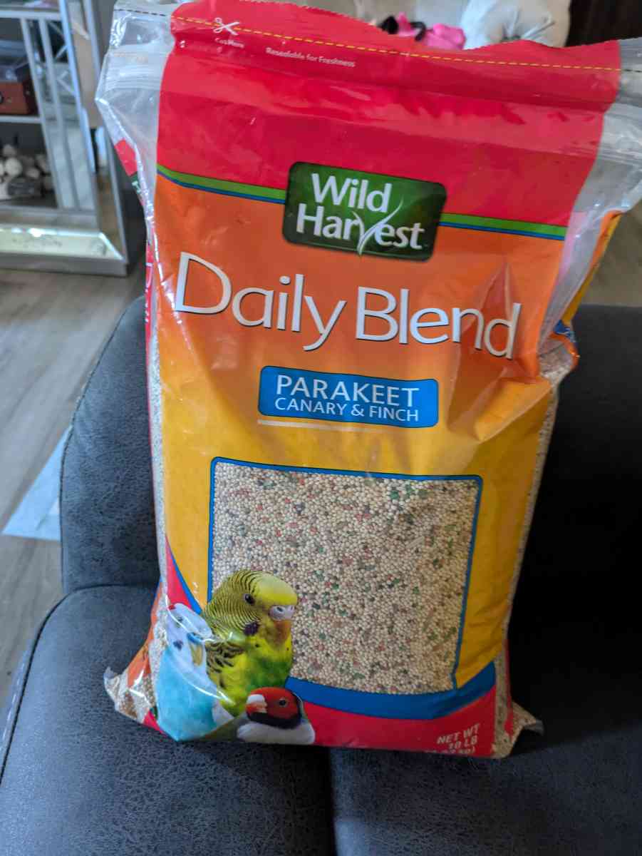 3 bird cages and a bag of 10lb food