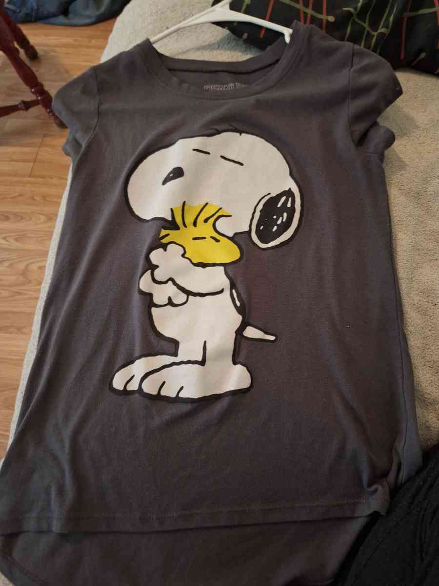 Peanuts Snoopy Tshirt  XS