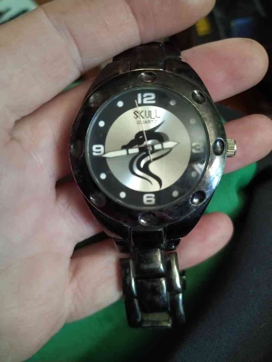 skull quartz analog watch dragon on face