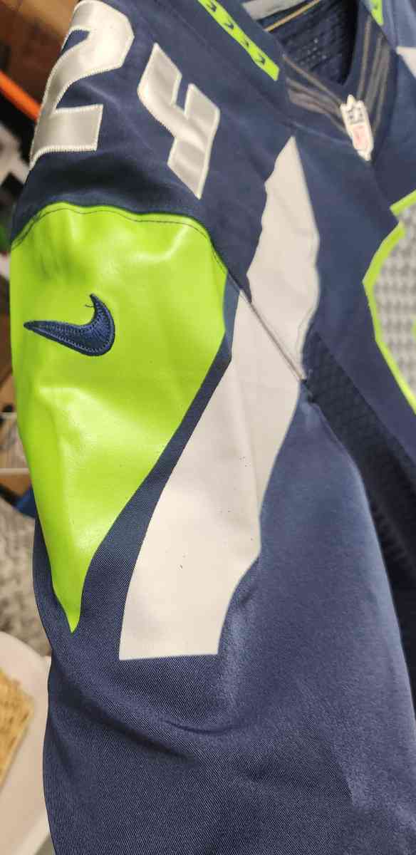 NFL Seahawks Marshawn Lynch 24 Onfield 24 Seahawks Jersey