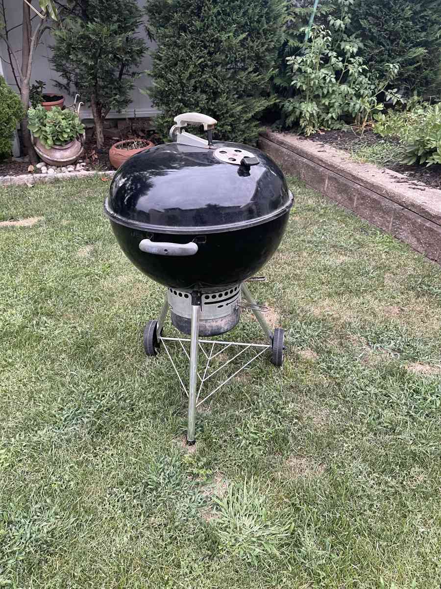 Weber 22 inch charcoal grill