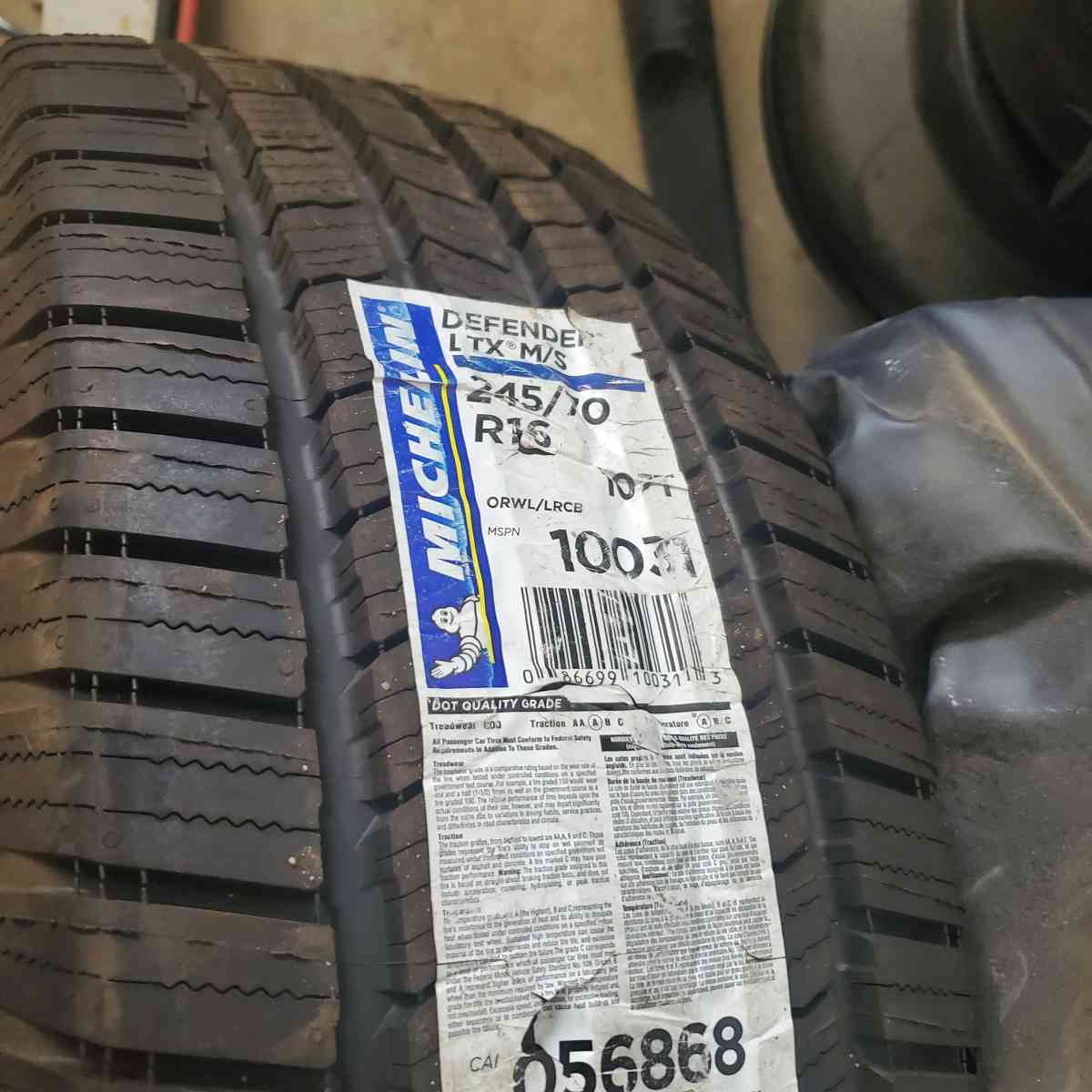 Michelin Defender LTX MS 24570R16