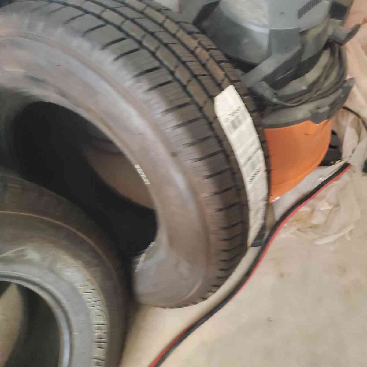 Michelin Defender LTX MS 24570R16