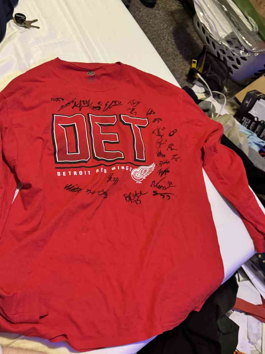 The Griffin hockey player part of the Red Wings autograph s