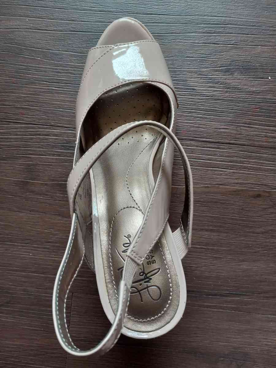 Life Stride Beige Heels
