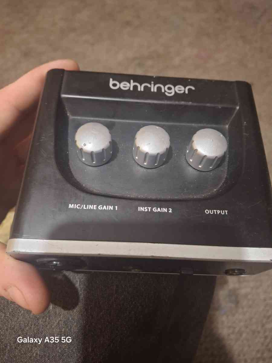 behringer UPHORIA UM2
