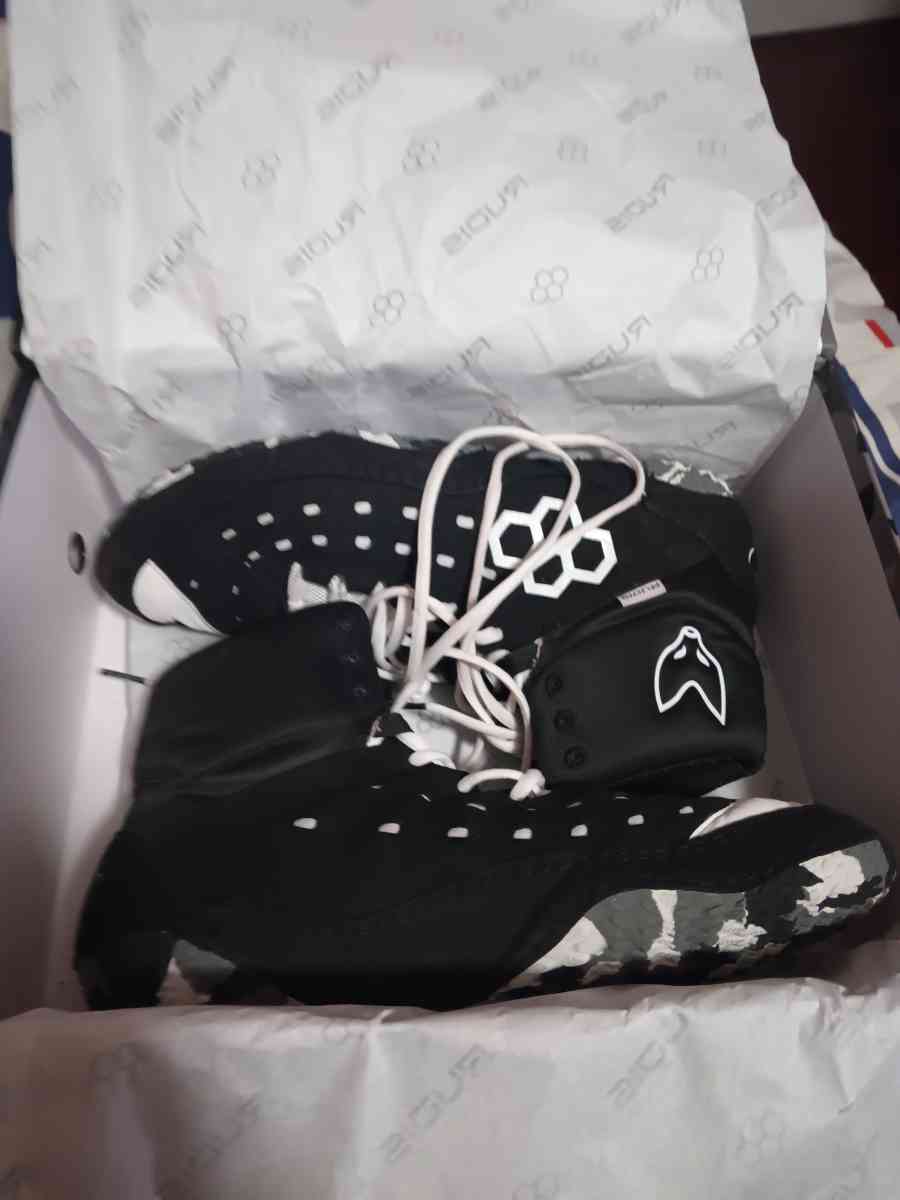 Rudis black and white sf tbilisi