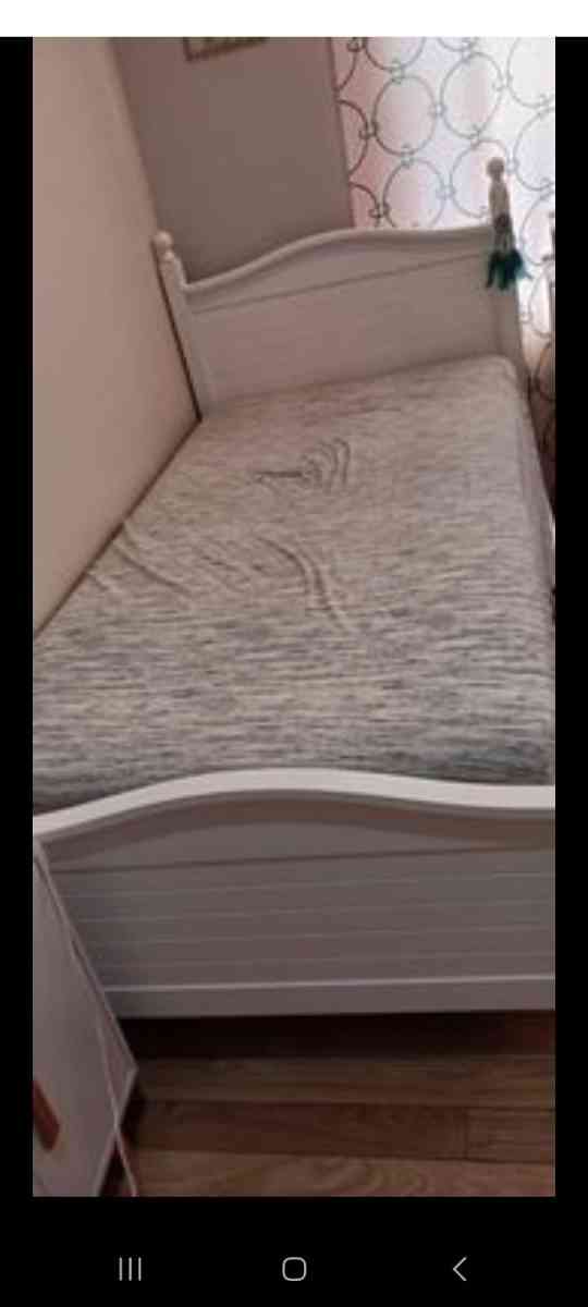 twin bed and matress
