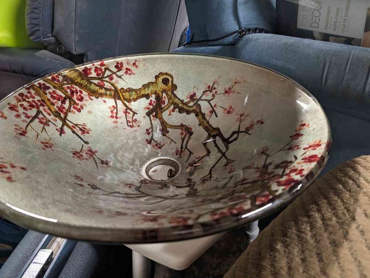 Vanity sink with a rose vine design