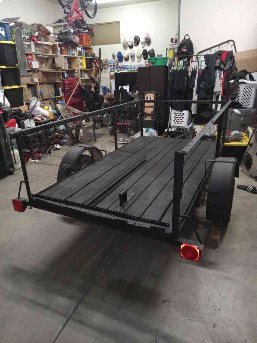 trailer 8 and half feet by 4 and half feet