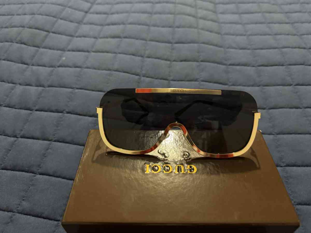 GLASSES NOT AUTHENTICATED