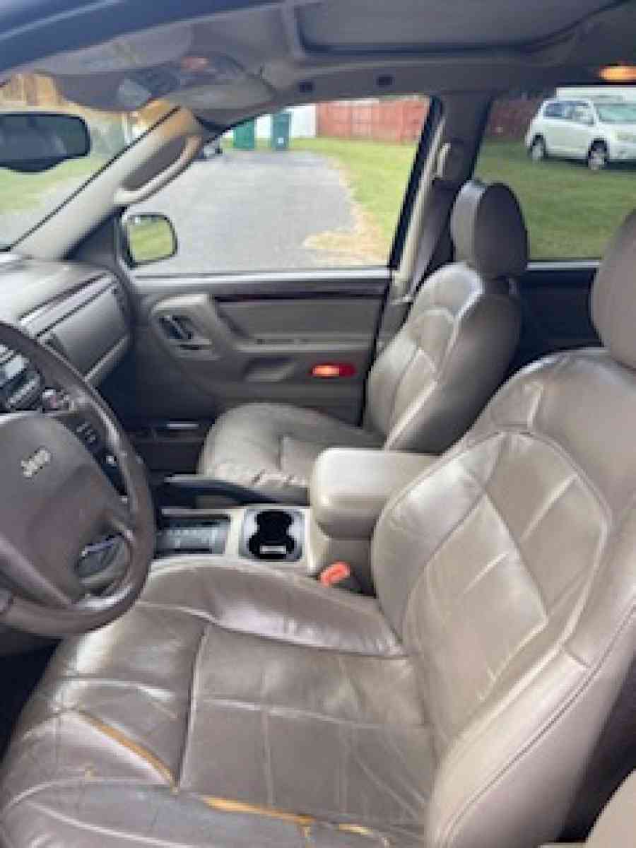 2002  Jeep Grand Cherokee