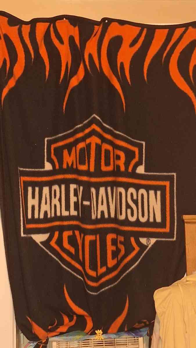 nike airmax size 8 HARLEY Davidson clothing n blanket