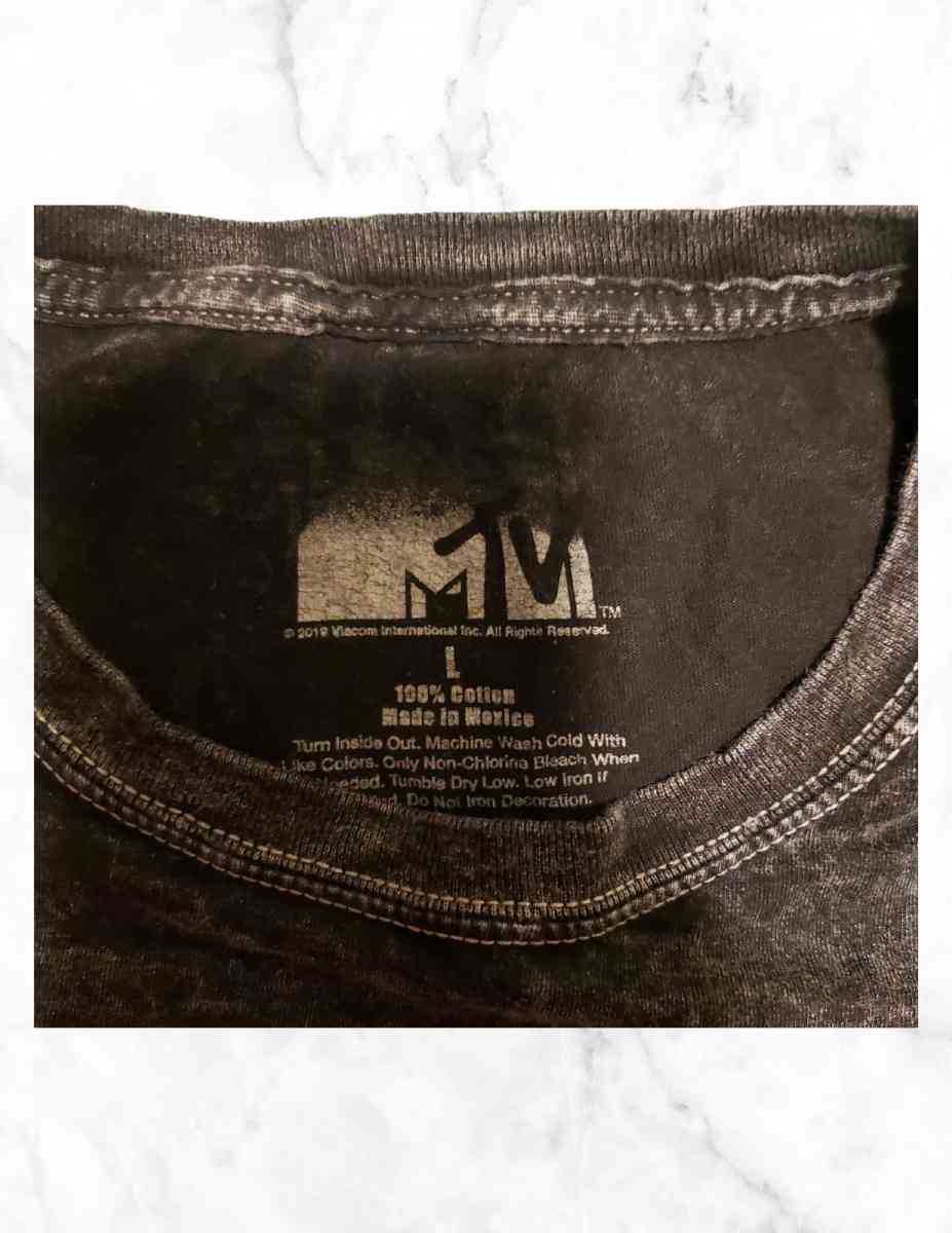 VintageStyle MTV Logo Cropped Graphic TShirt Size Large
