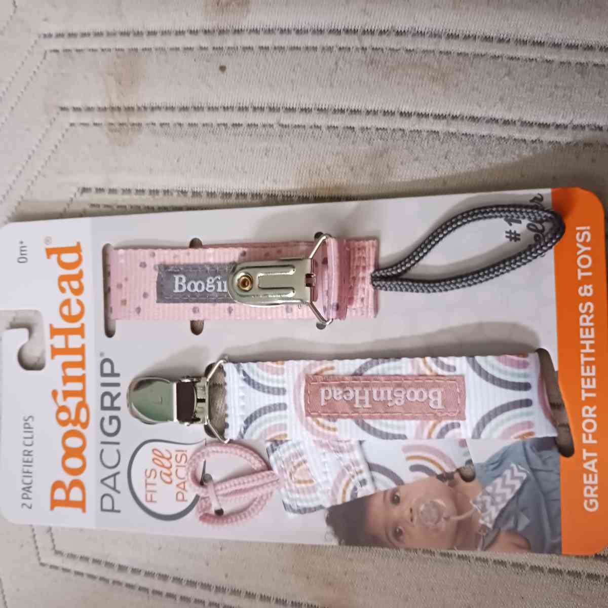 New pk of 2  silicone 8oz Baby bottles and paci holders