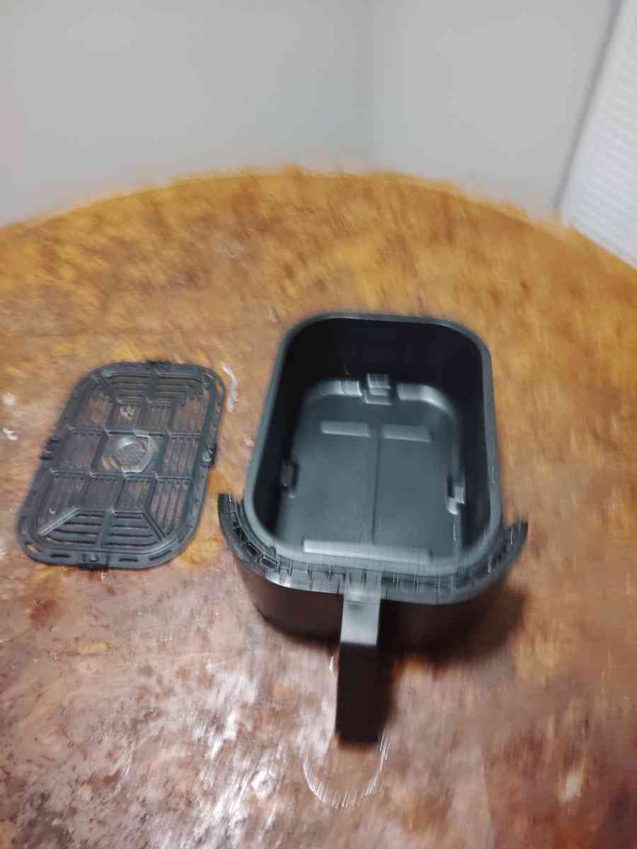 a black Air fryer instant