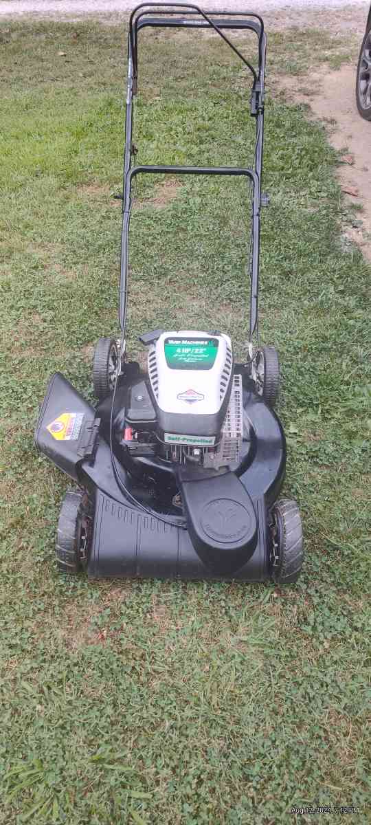 Self propelled lawnmower