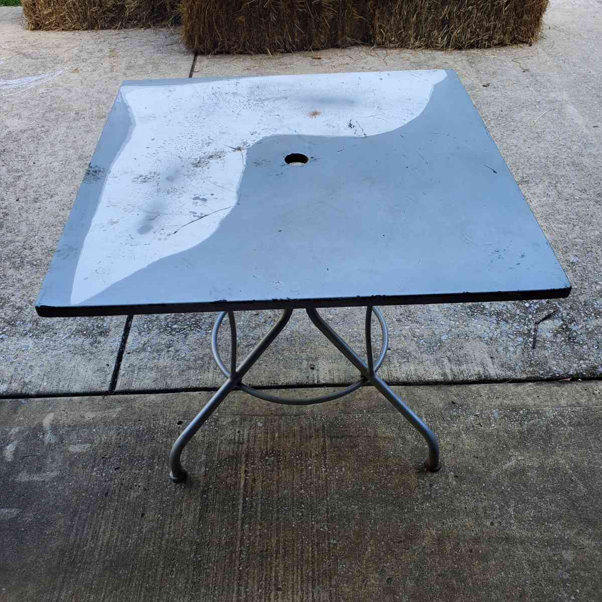 Metal Table  36x36x29  Heavy Outdoor  Will Need To Painted