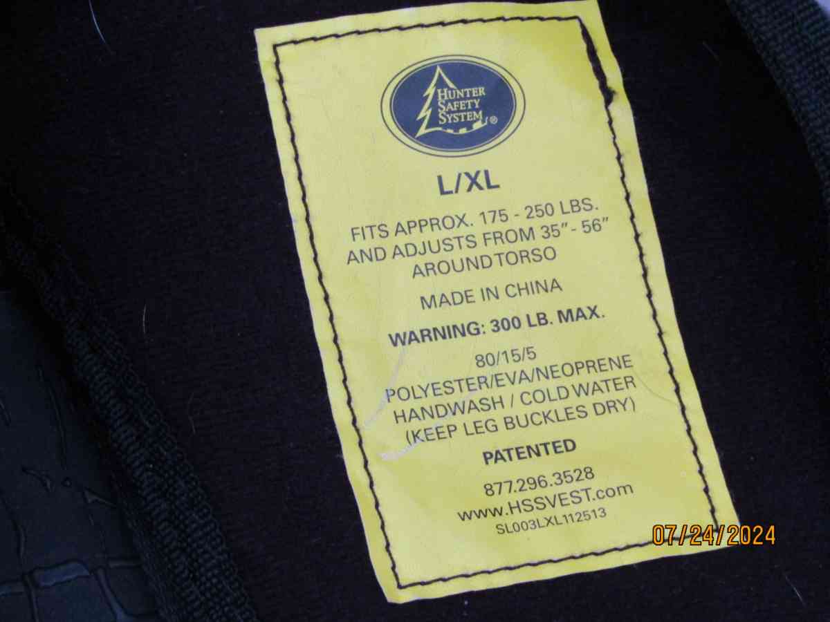 Hunting tree stand and harness