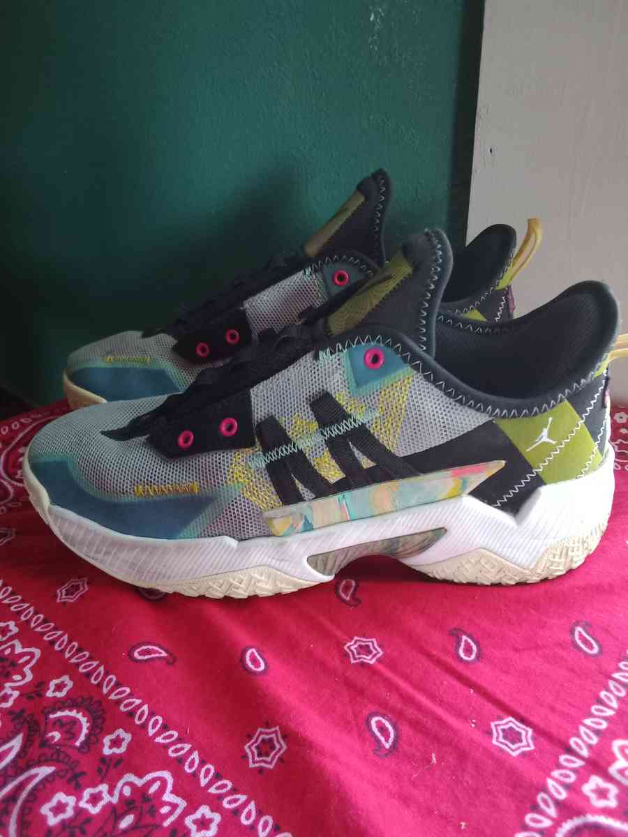 Jordans shoes size 6y