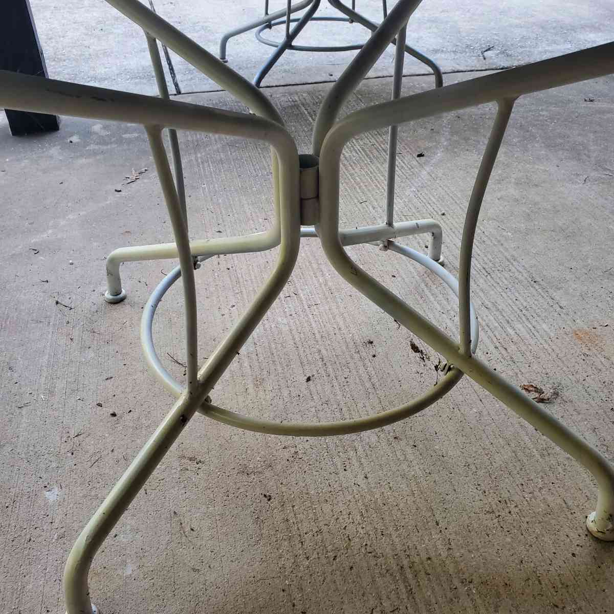Metal Table  36x36x29  Heavy Outdoor  Will Need To Painted