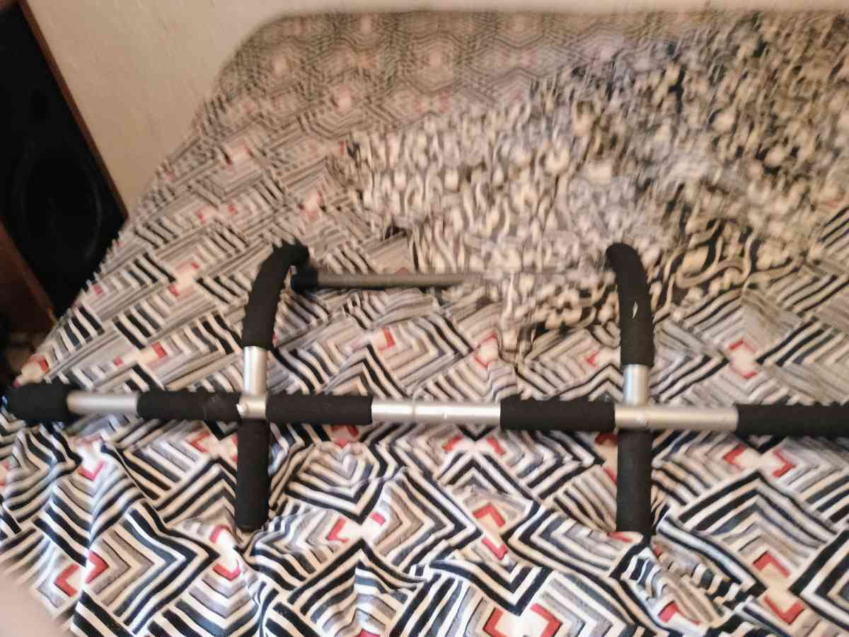 pull up bar like new